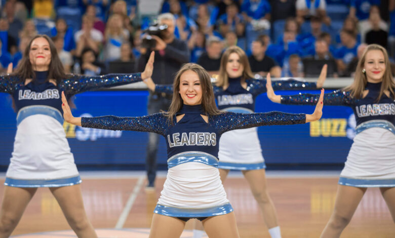 How to Find the Right College Cheerleading Scholarship: The 4 W's